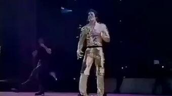 机械舞视频迈克尔,动感十足，舞动青春风采